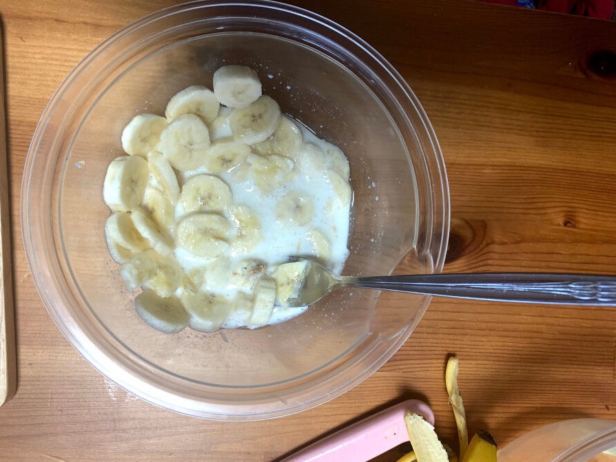 sliced banana in milk